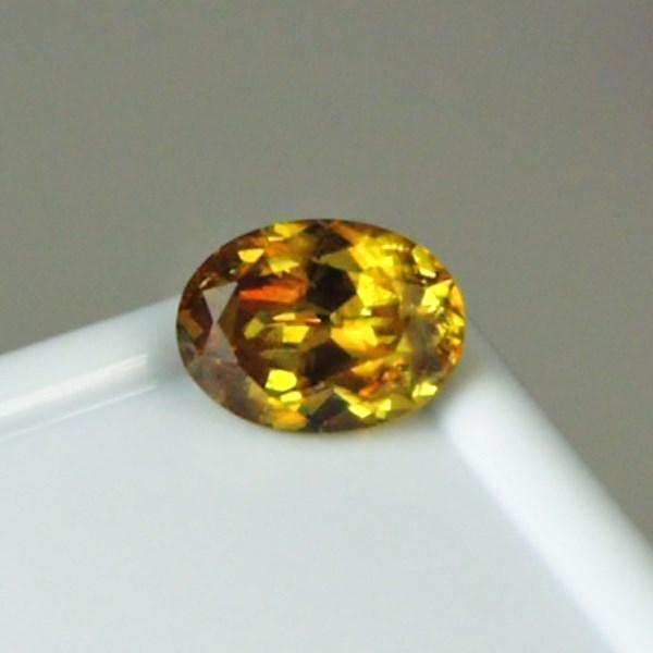 Dispersive Fire Natural Sphene -Titanite Pakistan 1.62 ct GL Litnon.com