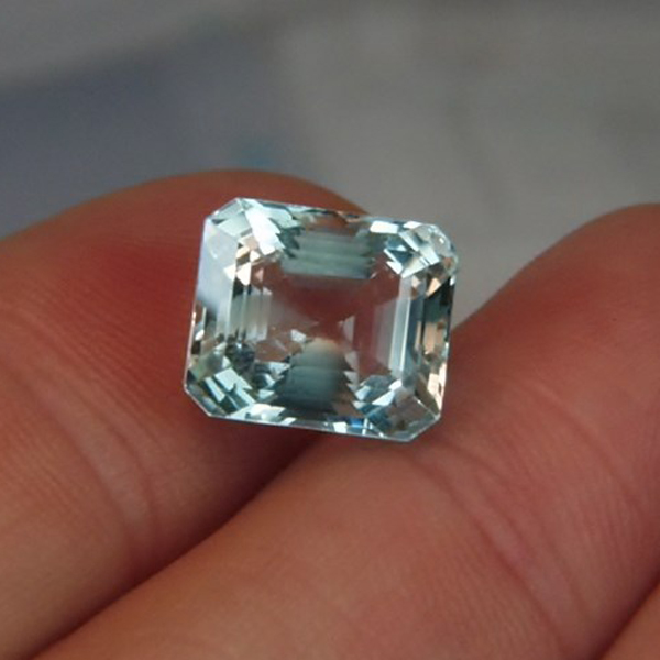 Old Stock and Bright Untreated Natural Aquamarine India 7.79 ct  Litnon.com