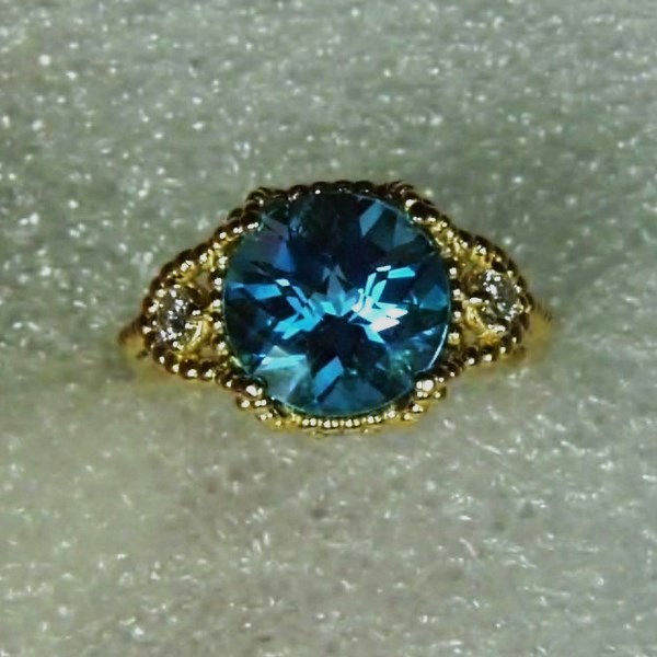 Blue Topaz and Diamond 14 kt Ring 3.50 ct  Litnon.com