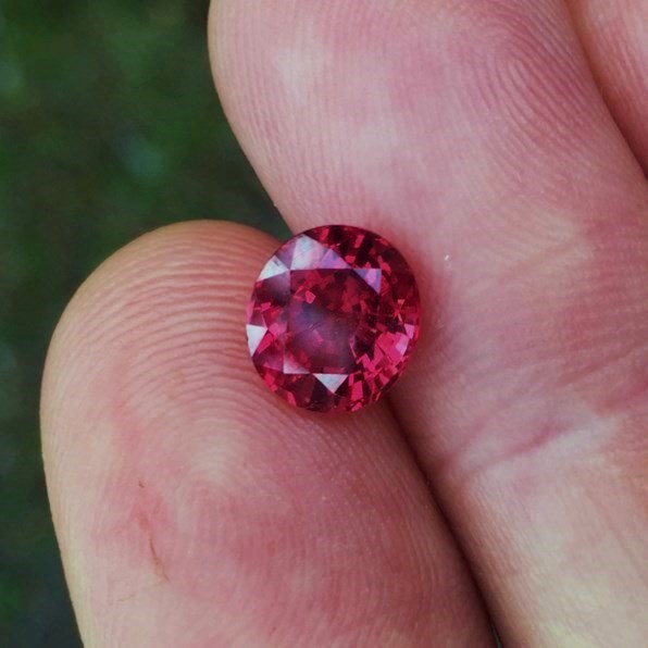  Special Color Bright Pink Red South East Asia Spinel 2.51 ct  Litnon.com