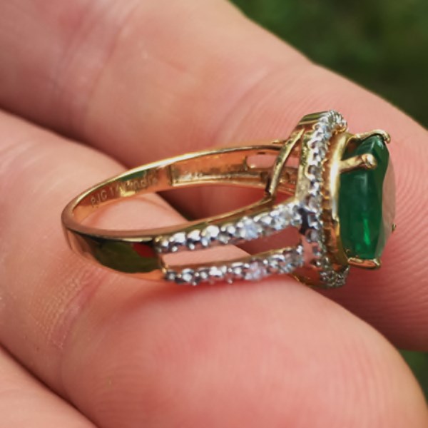 Fine Color Colombian Emerald and Diamond Ring 14 kt  Litnon.com