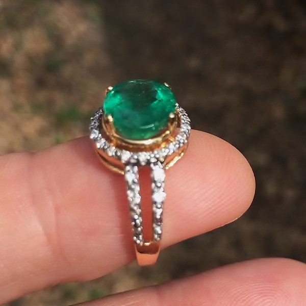 Fine Color Colombian Emerald and Diamond Ring 14 kt  Litnon.com