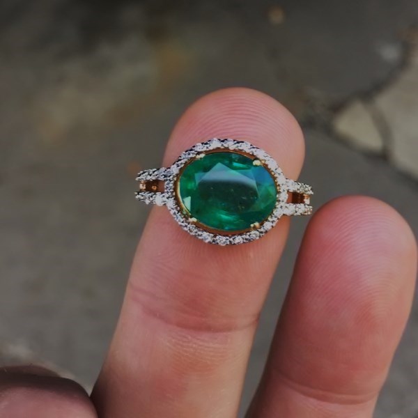 Fine Color Colombian Emerald and Diamond Ring 14 kt  Litnon.com