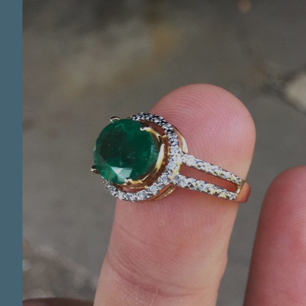 Fine Color Colombian Emerald and Diamond Ring 14 kt  Litnon.com