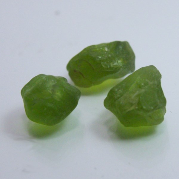 Big Fine Color and Clean Arizona Peridot Facet Rough 34.54 ct  Litnon.com