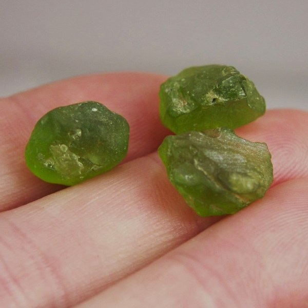 Big Fine Color and Clean Arizona Peridot Facet Rough 34.54 ct  Litnon.com