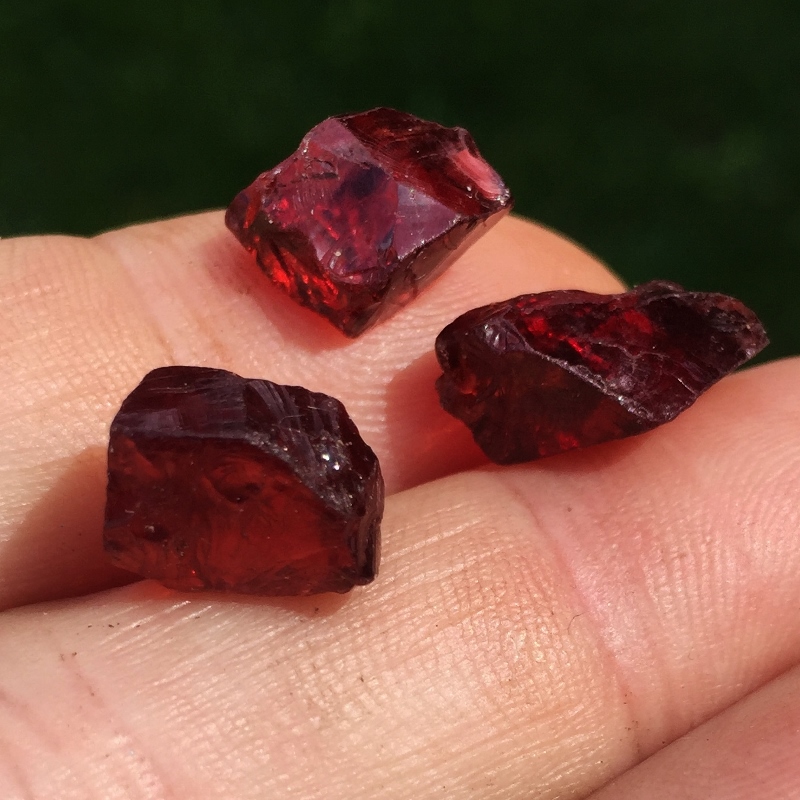 Quality Pyrope Garnet Facet Rough Tanzania 25.84 ct tw  Litnon.com
