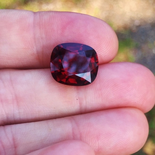 Huge Deep Red Natural South East Asia Spinel 11.30 ct  Litnon.com