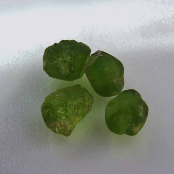 Fine Color and Clean Big Arizona Peridot Facet Rough 43.79 ct  Litnon.com