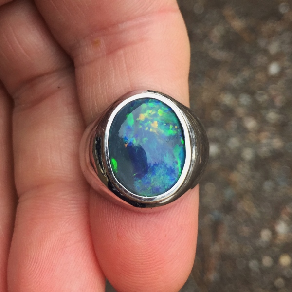 Quality Natural Australian Black Opal 18 kt Ring GL Litnon.com