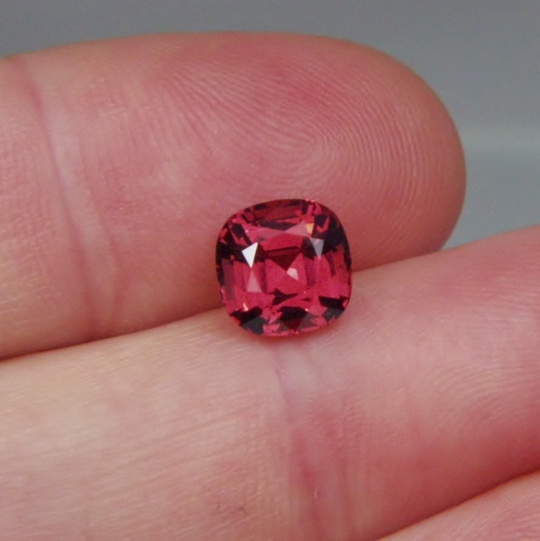 Rare Locale Natural Spinel Afghanistan 3.16 carats GL Litnon.com