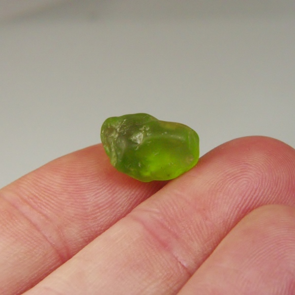  Fine Color and Clean Peridot Facet Rough Arizona 12.73 ct  Litnon.com