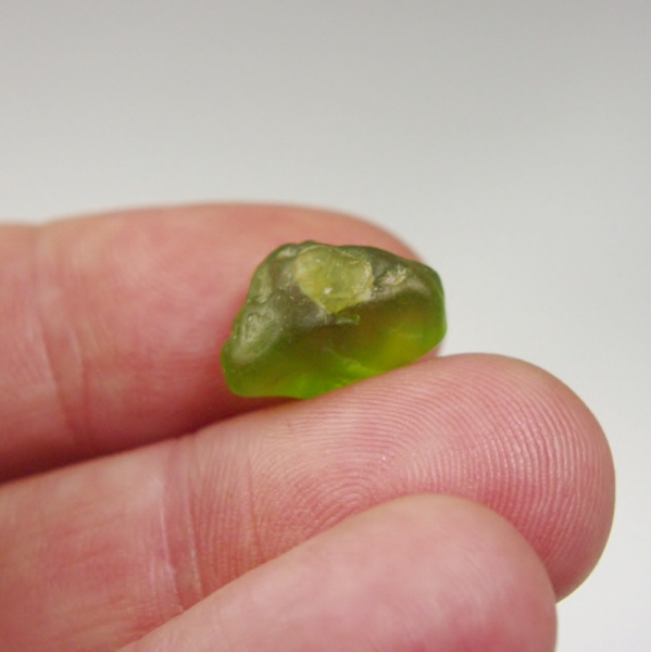  Fine Color and Clean Peridot Facet Rough Arizona 12.73 ct  Litnon.com