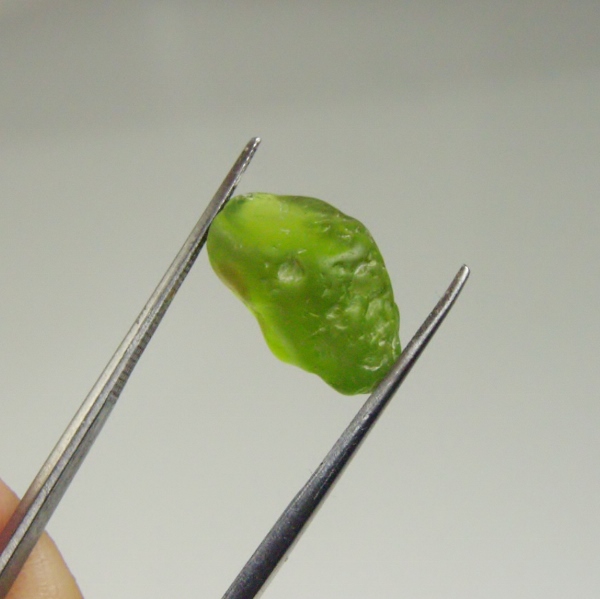  Fine Color and Clean Peridot Facet Rough Arizona 12.73 ct  Litnon.com