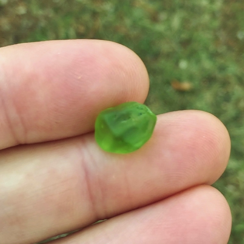  Fine Color and Clean Peridot Facet Rough Arizona 7.54 ct  Litnon.com