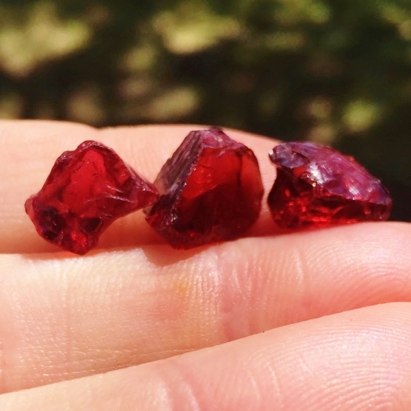 Quality Pyrope Garnet Facet Rough Tanzania 24.12 ct tw  Litnon.com