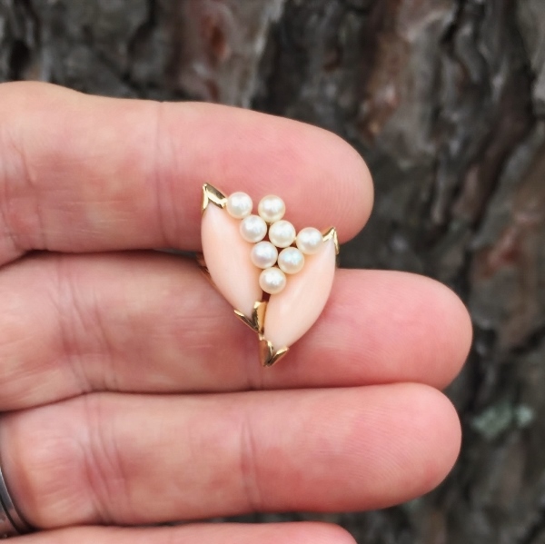 Vintage and Excellent Condition Angel Skin Coral and Pearl 14 kt Ring  Litnon.com