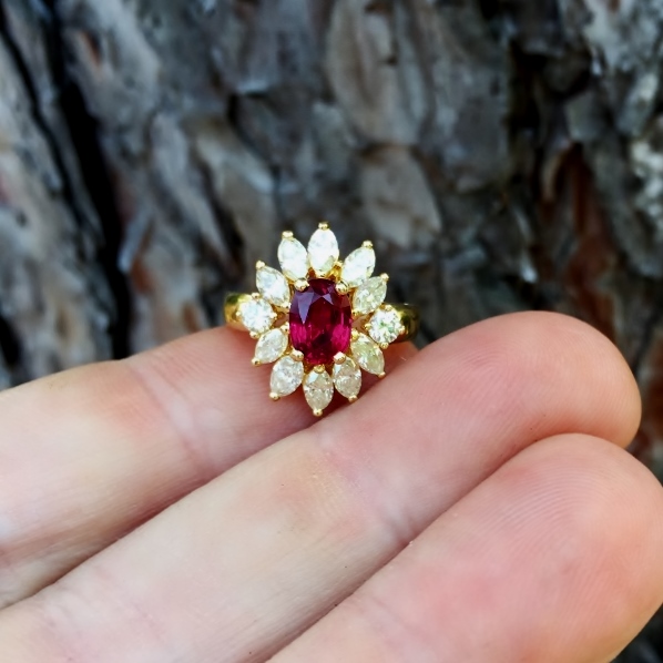 Color and Quality Mozambique Ruby Diamond Ring 18 kt GL Litnon.com