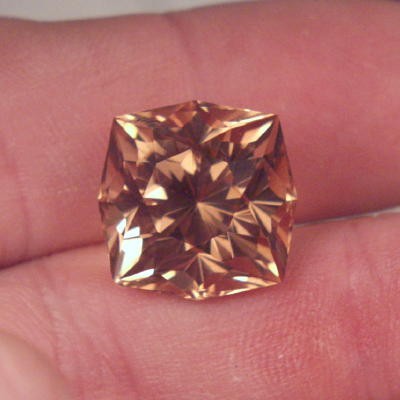 Ultra Rare Top Cut Russian Imperial Topaz 5.84 ct  Litnon.com