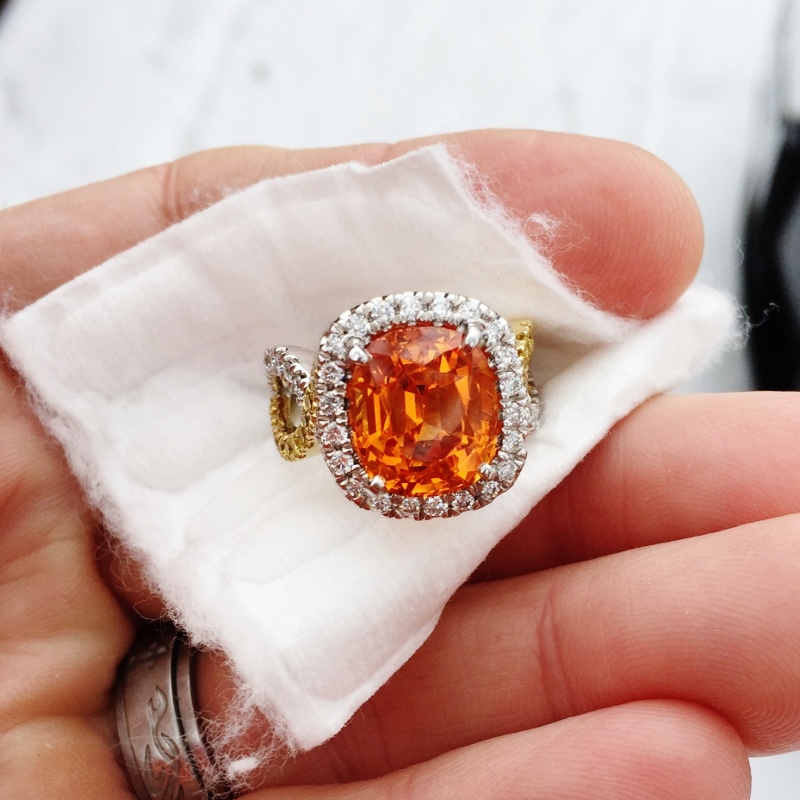 Mandarin Garnet 7.75 ct Yellow and White Diamond Ring 18 kt GL Litnon.com