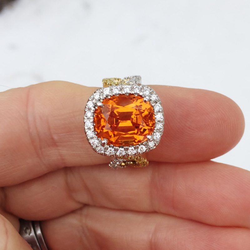 Mandarin Garnet 7.75 ct Yellow and White Diamond Ring 18 kt GL Litnon.com