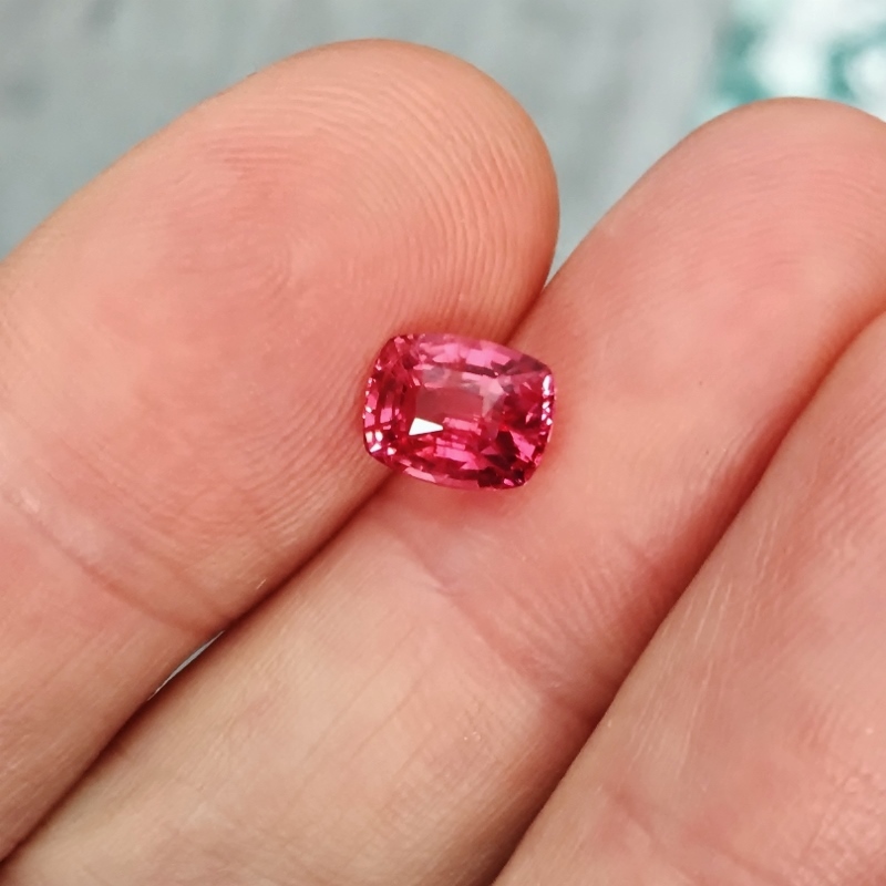 Hot Color Natural Mahenge Spinel Tanzania 2.33 ct  Litnon.com