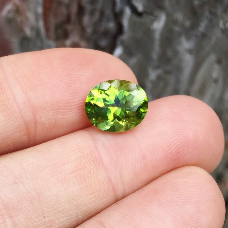 Fine Quality Bright and Pretty Arizona Peridot 4.51 Carats  Litnon.com