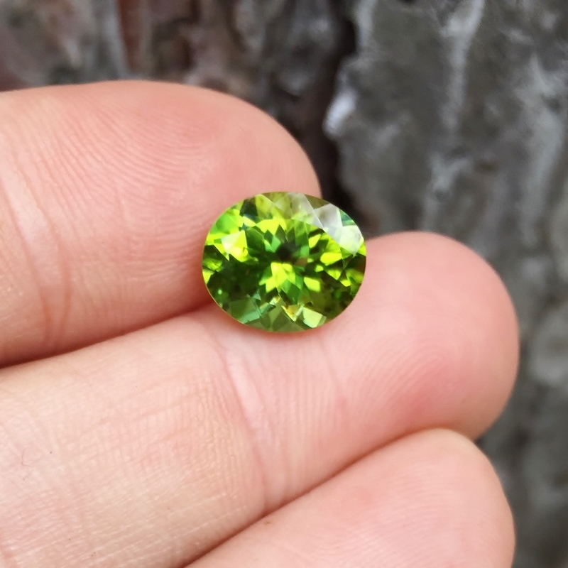 Fine Quality Bright and Pretty Arizona Peridot 4.51 Carats  Litnon.com