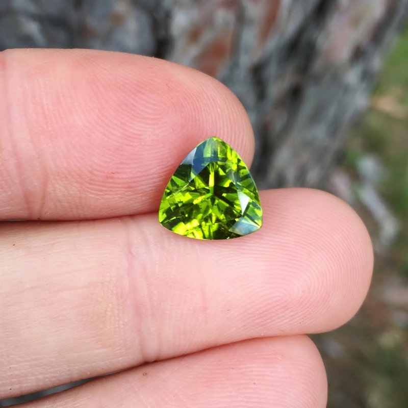 Fine Quality Bright and Pretty Arizona Peridot 4.61 ct  Litnon.com