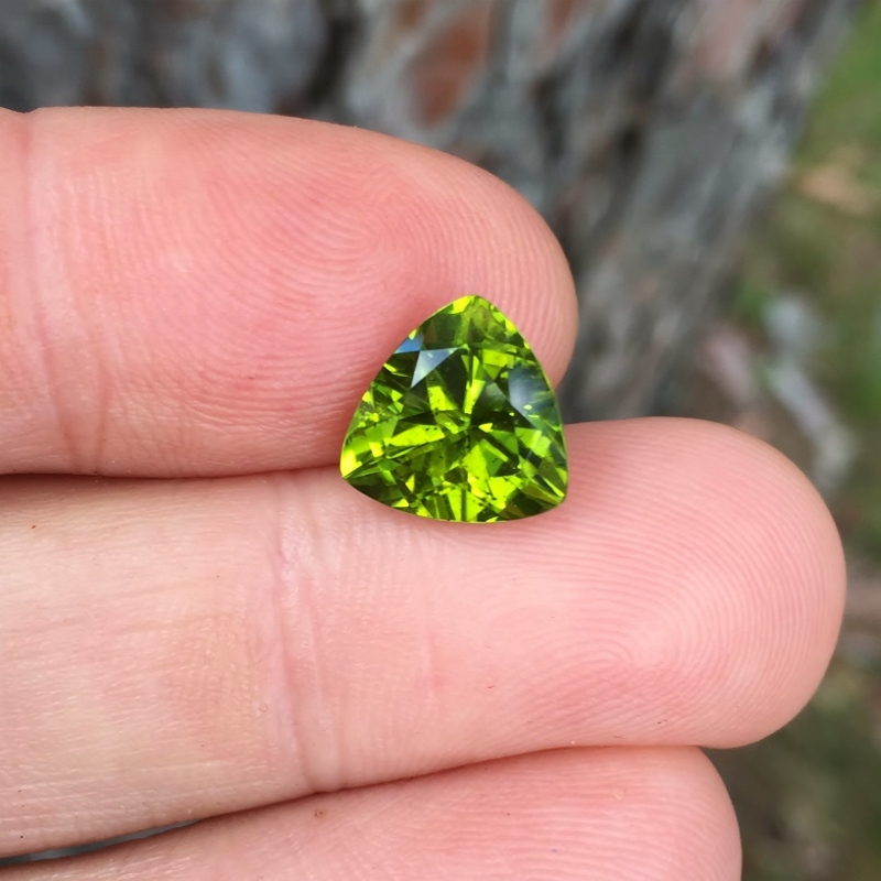 Fine Quality Bright and Pretty Arizona Peridot 4.61 ct  Litnon.com