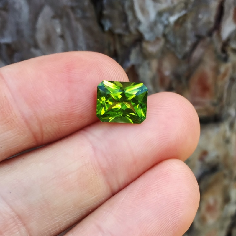  Bright and Pretty San Carlos Arizona Peridot 4.72 ct  Litnon.com