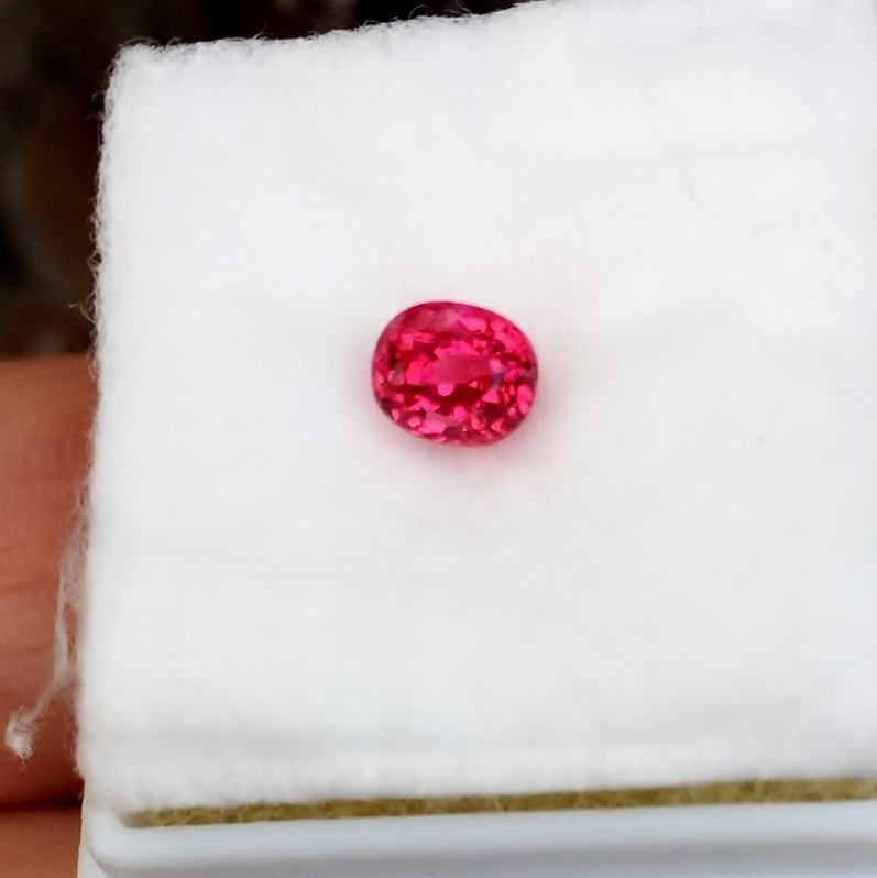 Small Treasure Hot Color and Bright Burmese Spinel 0.71  Litnon.com