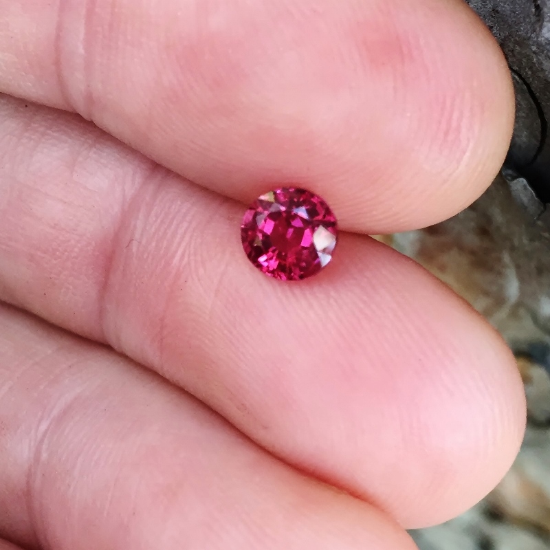 Raspberry Red Natural Burmese Spinel 0.84 ct  Litnon.com