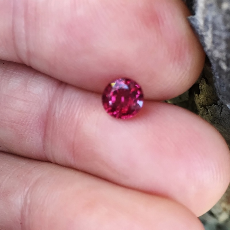 Raspberry Red Natural Burmese Spinel 0.84 ct  Litnon.com