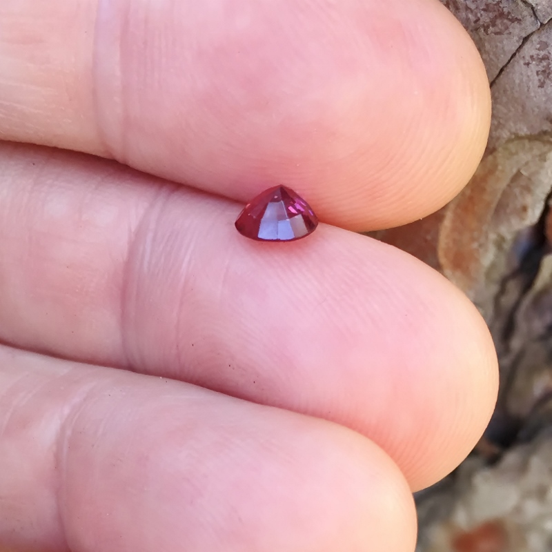 Raspberry Red Natural Burmese Spinel 0.84 ct  Litnon.com