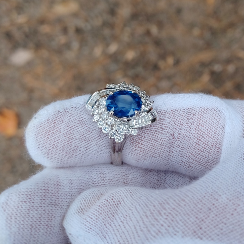 Estate Natural Sapphire and Diamond 14 kt Ring 4.5 ct tw  Litnon.com