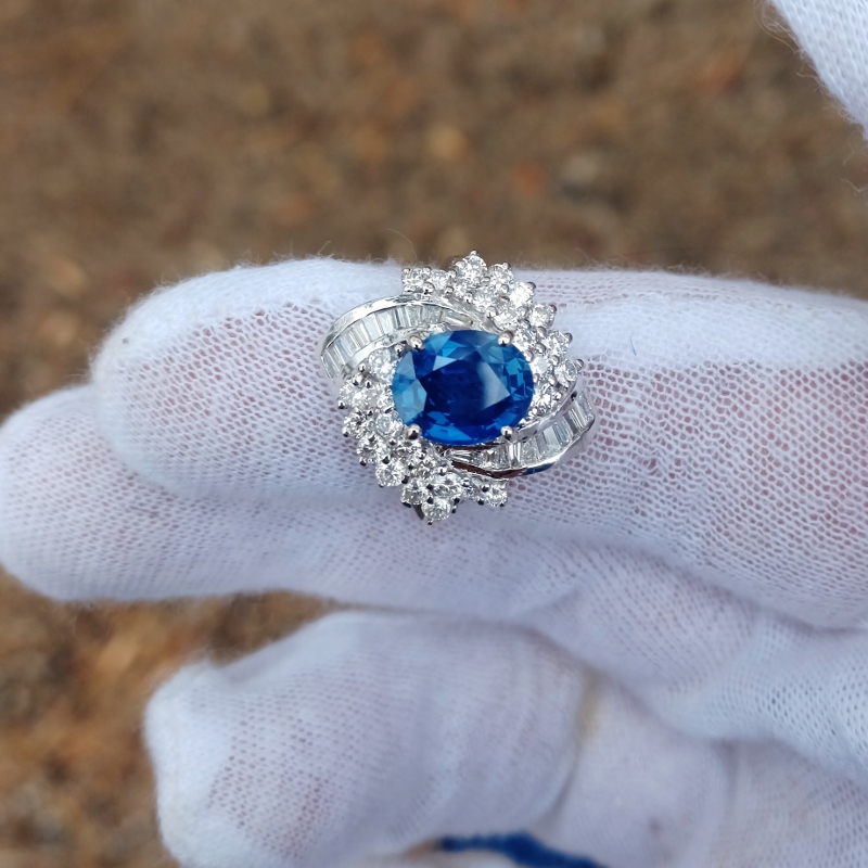 Estate Natural Sapphire and Diamond 14 kt Ring 4.5 ct tw  Litnon.com