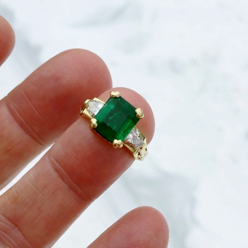 Estate Quality Colombian Emerald Diamond 18kt Ring  Litnon.com