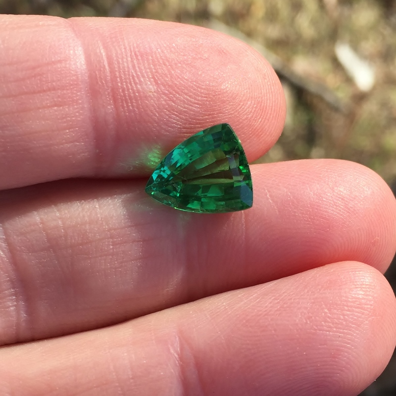 Fine Color and Bright Kelly Green Tourmaline Brazil 4.86 ct  Litnon.com