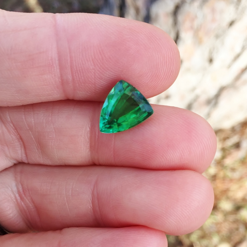 Fine Color and Bright Kelly Green Tourmaline Brazil 4.86 ct  Litnon.com