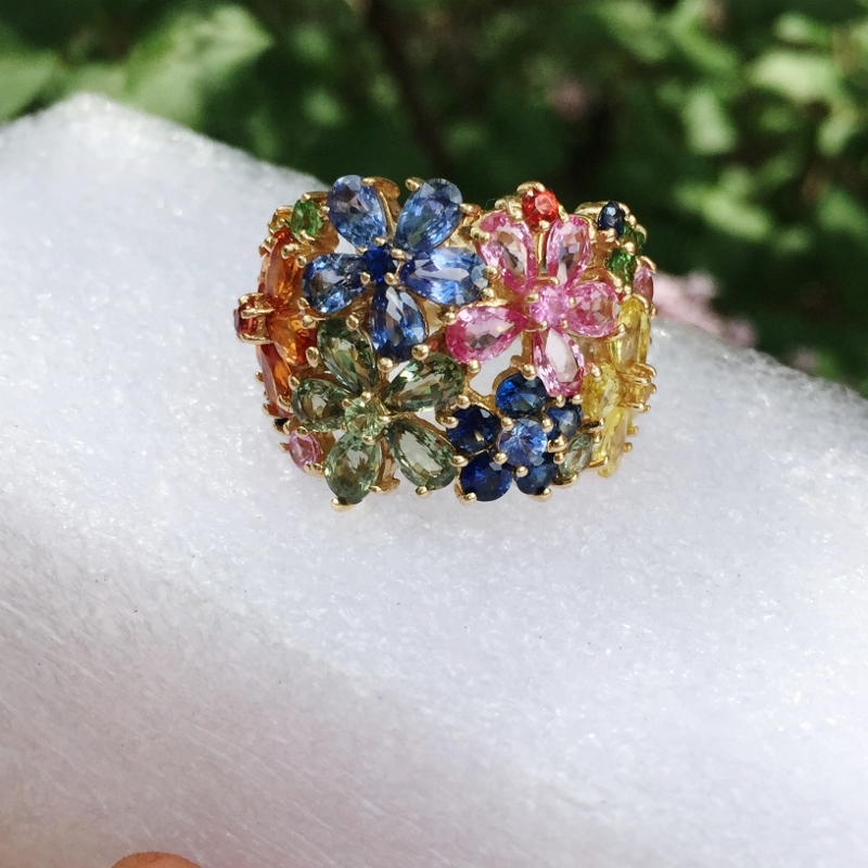 18 Karat Gold Multi-Color Ceylon Sapphire Flower Ring 5+ ct  Litnon.com