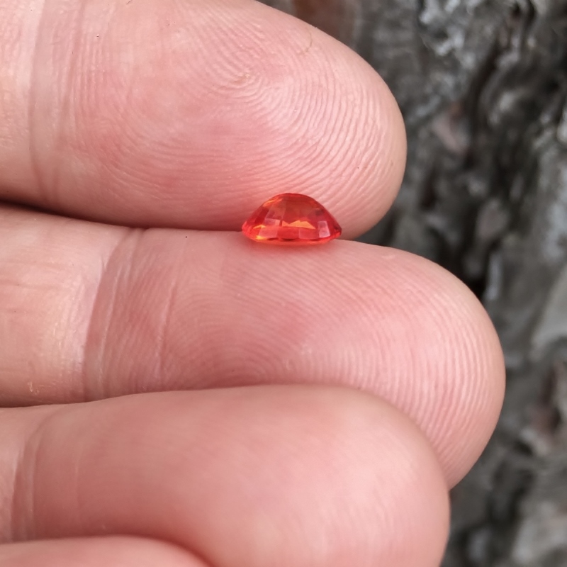 Natural and Bright Orange Sapphire Sri Lanka 0.97 ct  Litnon.com