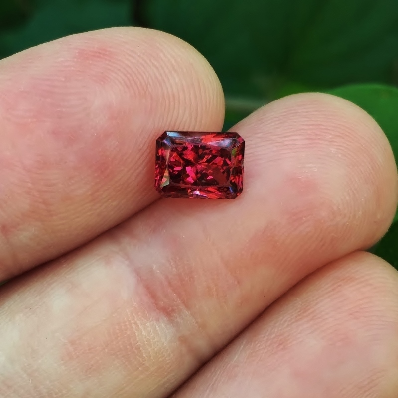 Pretty Sri Lanka Rose Rhodolite Garnet 1.96 ct  Litnon.com
