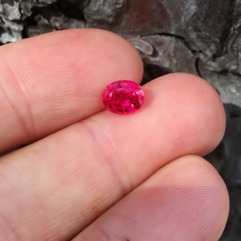  Old Stock Vivid Red Pink Burmese Spinel 1.36 ct  Litnon.com