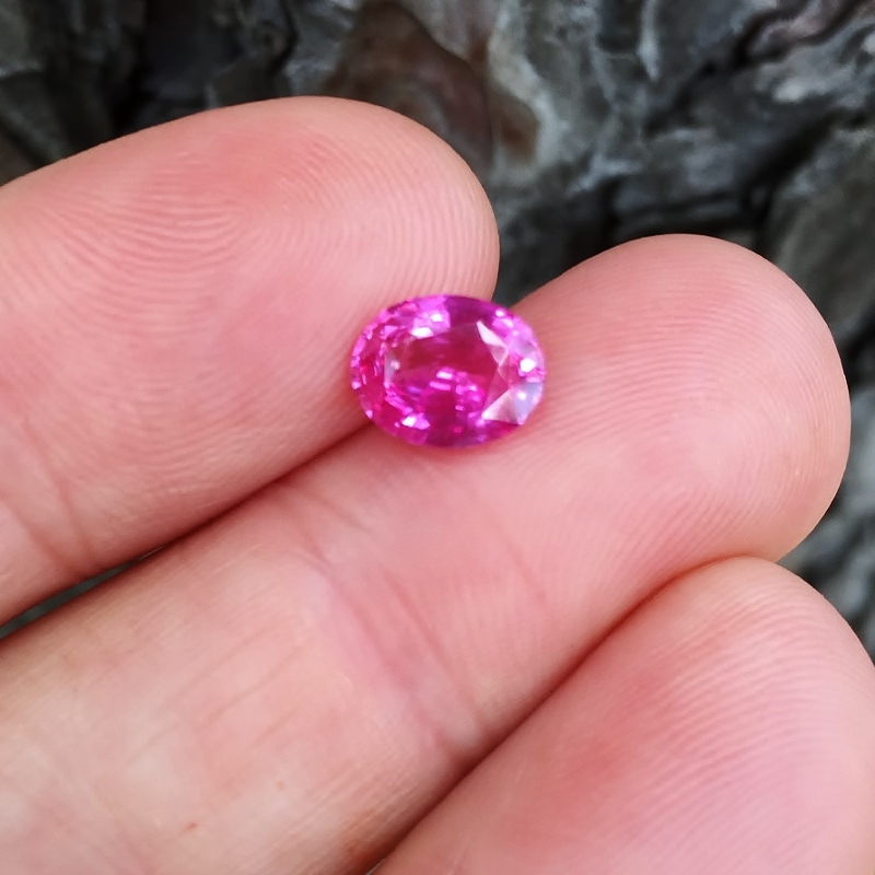 Vivid Pink Natural Sapphire Madagascar 2.06 ct  Litnon.com