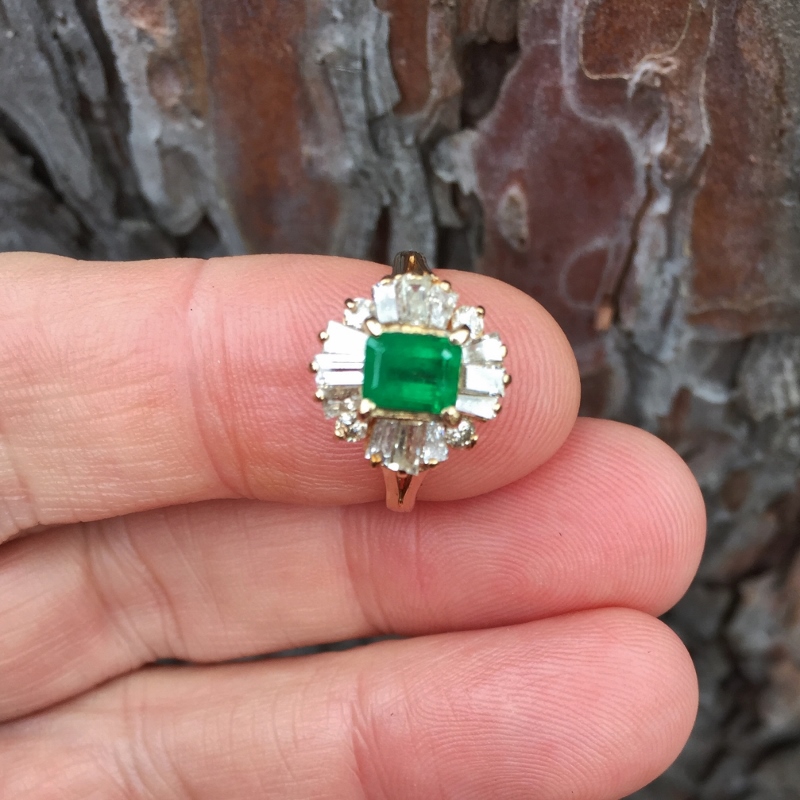 Fine Color Colombian Emerald and Diamond Ring 14 kt  Litnon.com