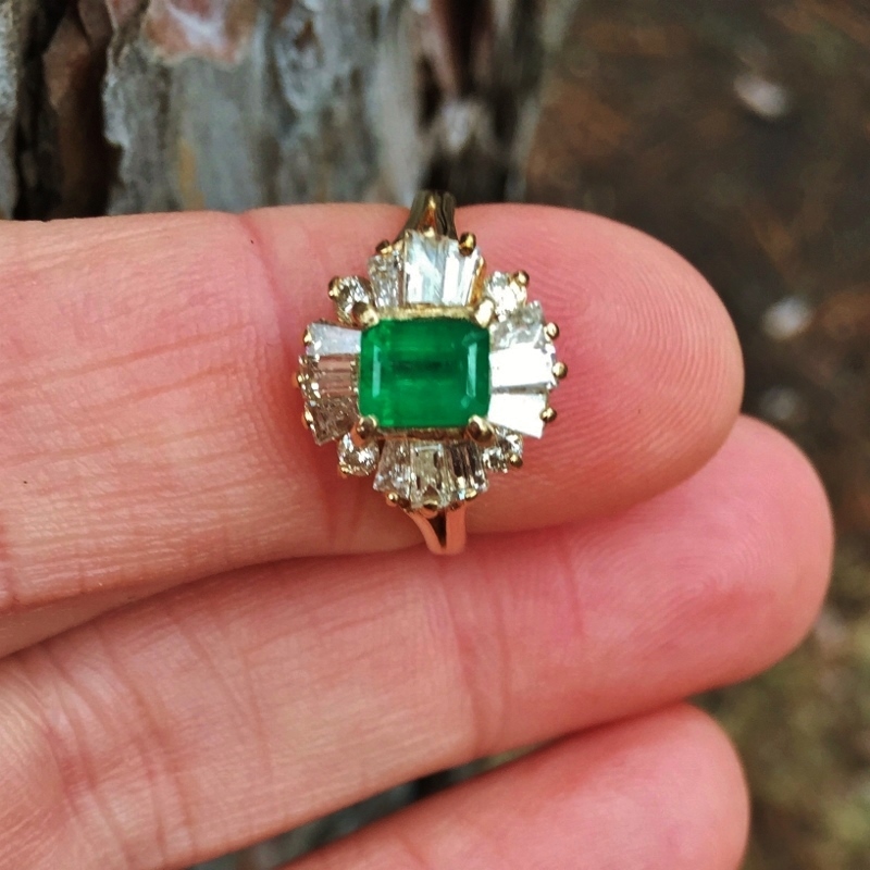 Fine Color Colombian Emerald and Diamond Ring 14 kt  Litnon.com
