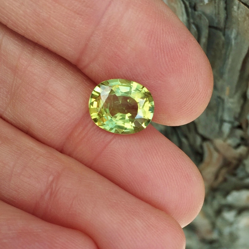 Big Unheated Yellow Green Sapphire Madagascar 5.07 ct  Litnon.com