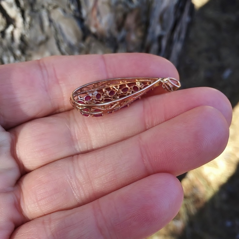 Pretty Natural Burmese Ruby and Diamond Pendant 14 kt Litnon.com