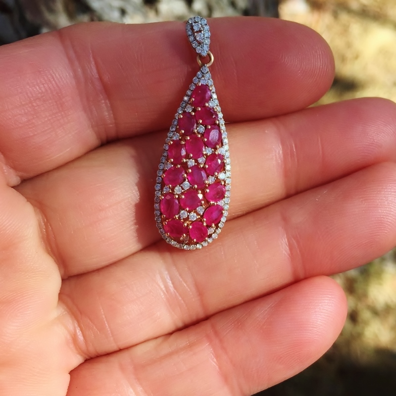 Pretty Natural Burmese Ruby and Diamond Pendant 14 kt Litnon.com
